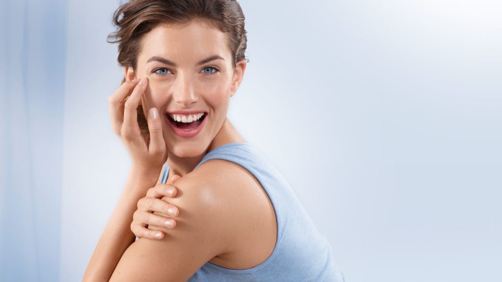 What causes hair thinning in women?